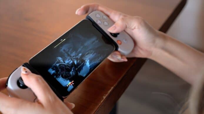房間偷打 PS5 神器 – Backbone One 手掣 PS5 x iPhone 版開箱