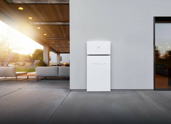 向 Tesla 賣電日賺$580     Powerwall 輕鬆將太陽能儲電轉售
