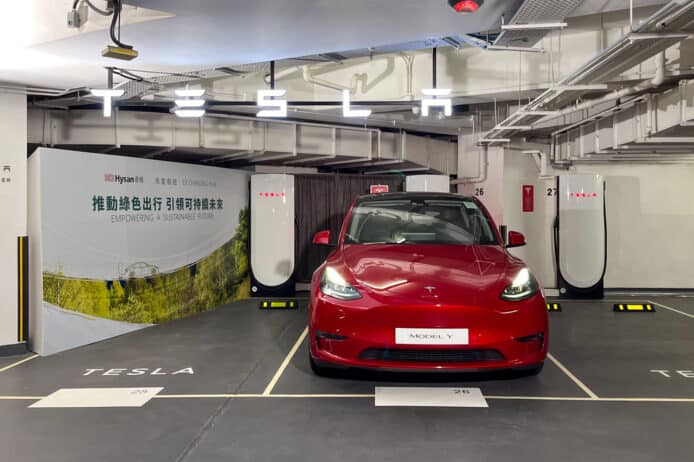 Tesla 香港 V4 超級充電站　15 分鐘充 275 公里