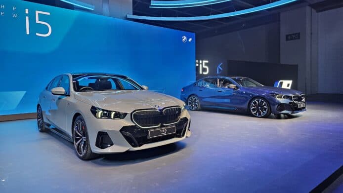 BMW i5 三款純電房車抵港    高科技簡約車箱 + 發光雙腎型鬼面罩